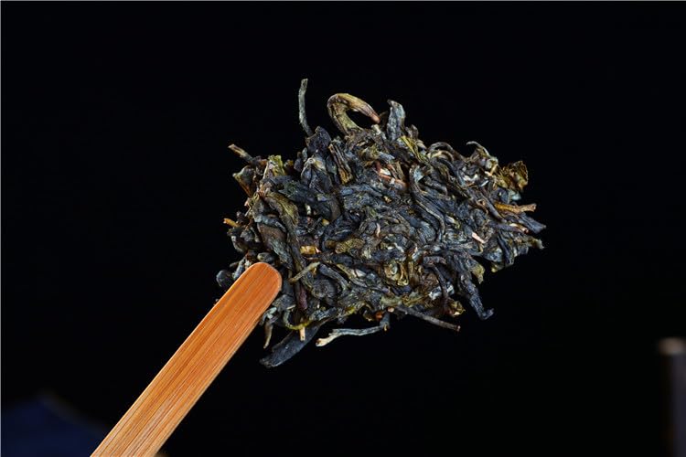 Natural and additive-free Yunnan Puerh Tea Puerh Raw Tea 357g Nannuo Mountain Big Tree Tea Healthy and Delicious Green tea 云南普洱茶 普洱生茶 南糯山大树茶