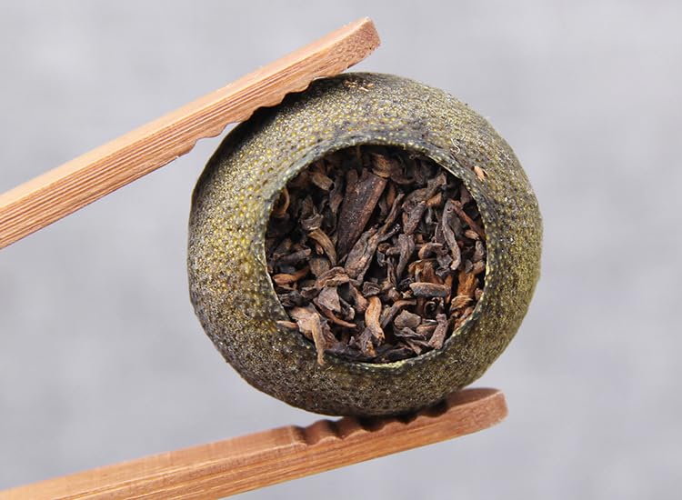 Natural and additive-free XiaoqingGan Tangerine Tangerine 100g Palace Puerh Tea Citrus Puerh Tea Xinhui Chen Pi Ripe Tea Black tea 小青柑橘普柑橘 宫廷普洱茶 柑普茶新会陈皮熟茶100g