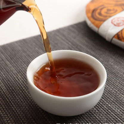 Natural Aged Puerh Ripe Tea Menghai Golden Bud Qizi Cakes Tea 357g Red Soup Colour Yunnan Puerh Tea Aromatic and Flavorful Black Tea 陈年普洱熟茶 357g勐海金芽七子饼茶 汤色红亮云南普洱茶