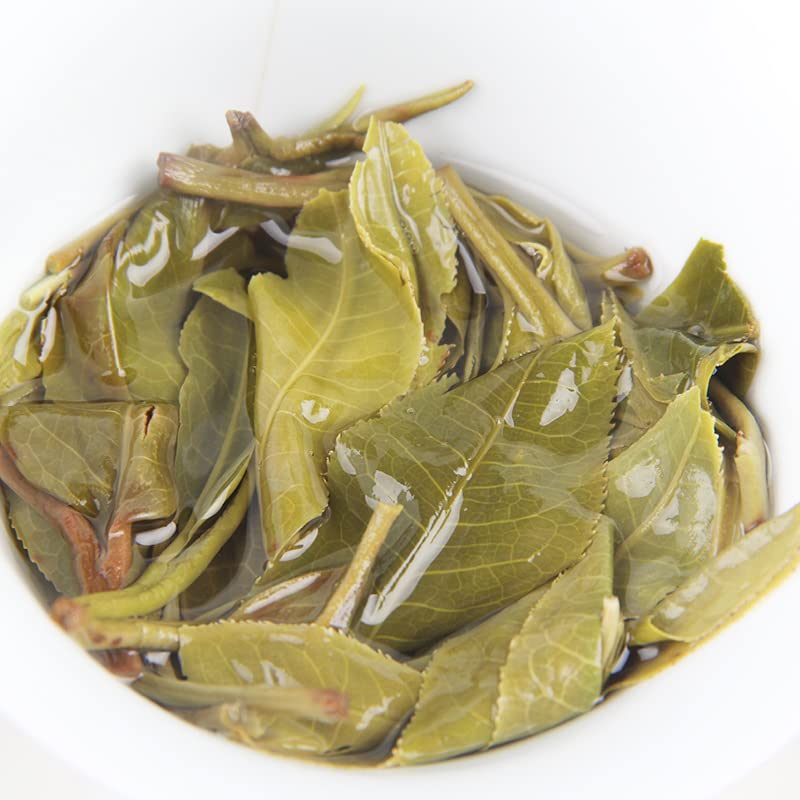 Natural and additive-free Yunnan Lincang Iceland around the large tree tea 500g spring tea Pu'er tea raw tea loose tea puerh tea loose leaf 云南临沧冰岛周边大树茶500g春茶普洱茶生茶散茶叶散装生普茶