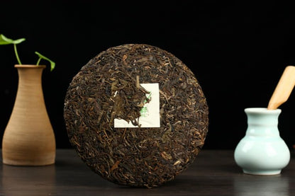 Natural and Additive-free Yunnan Pu'er Tea 357g Qizi Cake Raw Tea Deliciously Smooth Puerh Tea Green Tea 云南普洱茶叶 尚贤 357克七子饼