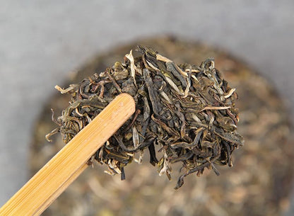 Natural and Additive-free 357g Six Great Tea Mountains Ancient Tree Tea Yunnan Brick Raw Puerh Sweet, Soft and Savoury Green Tea 蛮砖普洱茶生茶357g六大茶山古树名茶