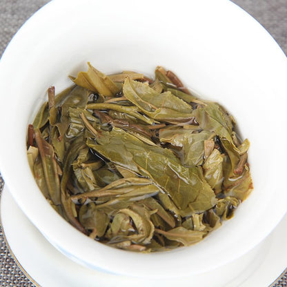 Natural and Additive-free 357g Six Great Tea Mountains Ancient Tree Tea Yunnan Brick Raw Puerh Sweet, Soft and Savoury Green Tea 蛮砖普洱茶生茶357g六大茶山古树名茶