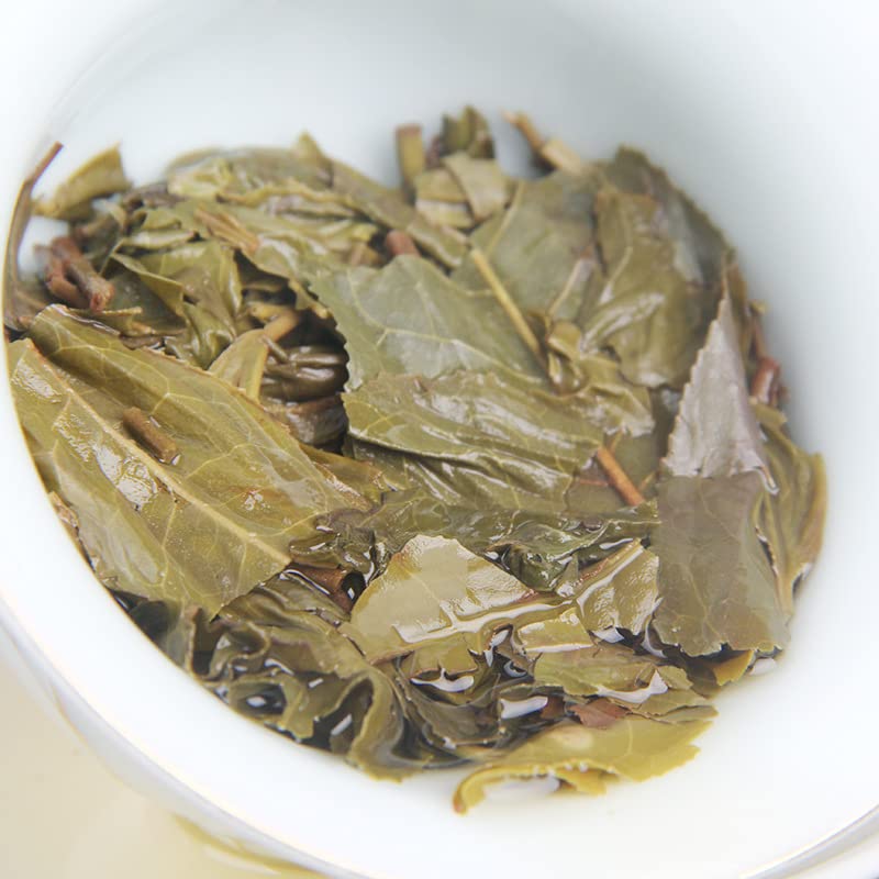Yunnan Menghai Tea District Sun-dried Green Old Ancient Tree Raw Materials Tightly Pressed Puerh Raw Tea Cakes 100g Green Tea 云南勐海茶区贺开晒青老古树原料紧压普洱生茶饼100g
