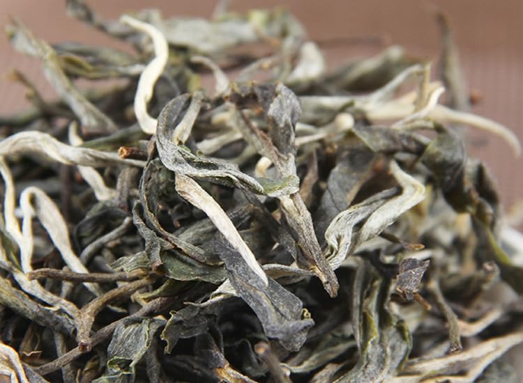 Natural and additive-free Yunnan Lincang Iceland around the large tree tea 500g spring tea Pu'er tea raw tea loose tea puerh tea loose leaf 云南临沧冰岛周边大树茶500g春茶普洱茶生茶散茶叶散装生普茶