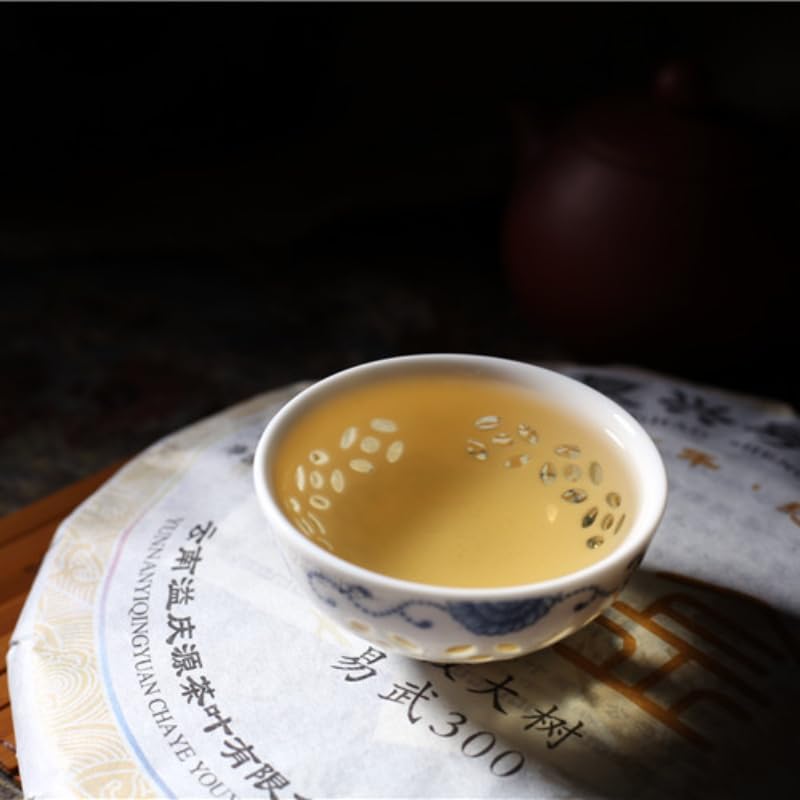 Premium Puerh Tea Raw Tea Yiwu 300 First Spring Large Tree Qiaomu Tea 357g Rooster Zodiac Cake Chinese Green Tea 洱茶生茶 易武300头春大树乔木茶 357克鸡生肖饼