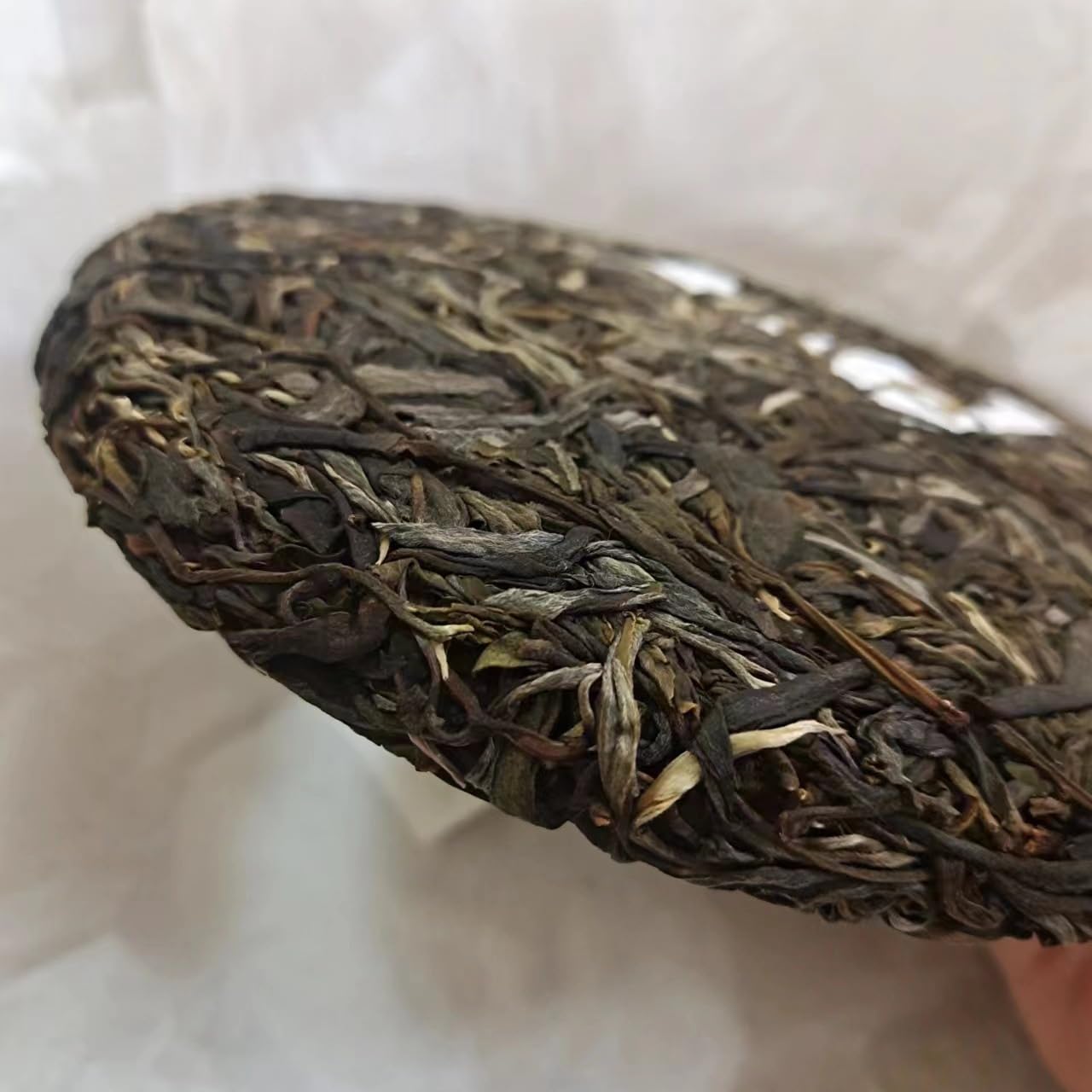 Natural and Additive-free Yunnan Puerh Tea Raw Tea Yiwu High Pole Ancient Tree Raw Tea Green Tea 357g Deliciously Smooth Puerh Tea 云南易武高杆古树生茶 七子饼357克