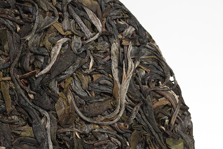 Yunnan Natural and Additive-free Puerh Tea Banzhang One Leaf Old Tree Puerh Raw Cake 357g Qizi Cake Tea Raw Tea, Chinese Green Tea 云南普洱茶 班章壹叶老树普洱生饼 357克七子饼茶