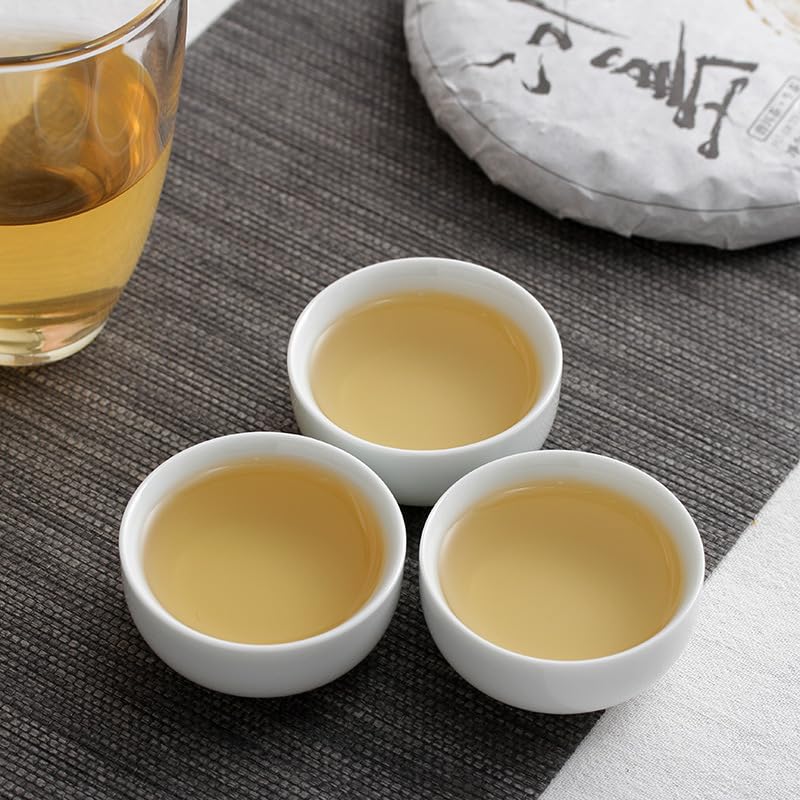 Yunnan Natural Puerh Tea 200g Icelandic Puerh Raw Tea Aged Puerh Raw Tea Cakes Green Tea Delicious Smooth Puerh Tea 云南普洱茶 200克冰岛普洱生茶 陈年普洱生茶饼