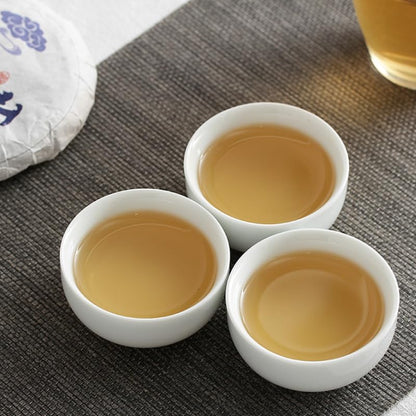 Yunnan Natural and Additive-free Puerh Tea Old Tree Tea 100g Daxue Mountain Small Cake Raw Tea Tea Green Tea 云南普洱茶老树茶 100克大雪山小饼生茶 茶叶