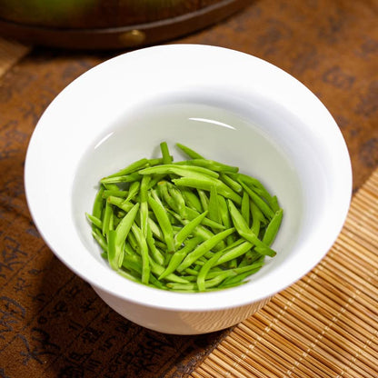 Guizhou, China Origin Queshe Young Buds Green Tea Before The Rainy Spring Tea Cui Buds Loose Tea Strong Aroma Canned 125g 新茶雀舌嫩芽绿茶明前雨前春茶翠芽散茶叶浓香型罐装125g