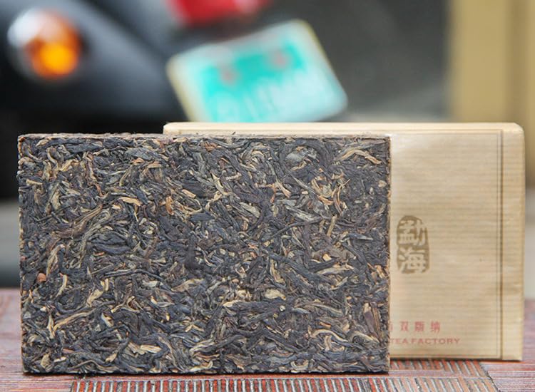 Natural and Additive-free Premium Pu-erh Tea Chen Xiang Puerh Tea Raw Tea 250g Old Brick Tea Factory Menghai Raw Tea Brick 陈香普洱茶生茶苗王老砖茶茶厂勐海生砖 250克