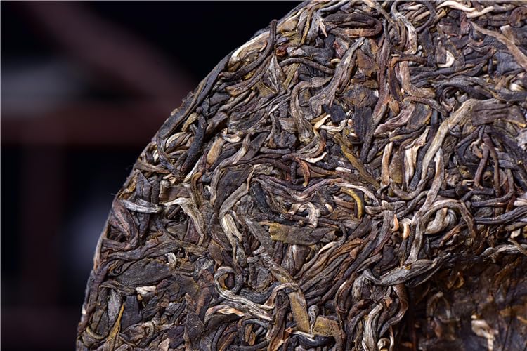 Premium Yiwu Zhengshan Early Spring Puerh Tea 357g Natural and additive-free Big Tree Tea Cake Yunnan Qizi Cake Tea 易武正山早春 普洱茶生茶357克大树茶饼