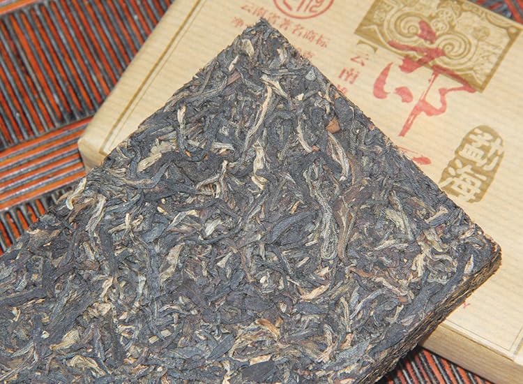 Natural and Additive-free Premium Pu-erh Tea Chen Xiang Puerh Tea Raw Tea 250g Old Brick Tea Factory Menghai Raw Tea Brick 陈香普洱茶生茶苗王老砖茶茶厂勐海生砖 250克