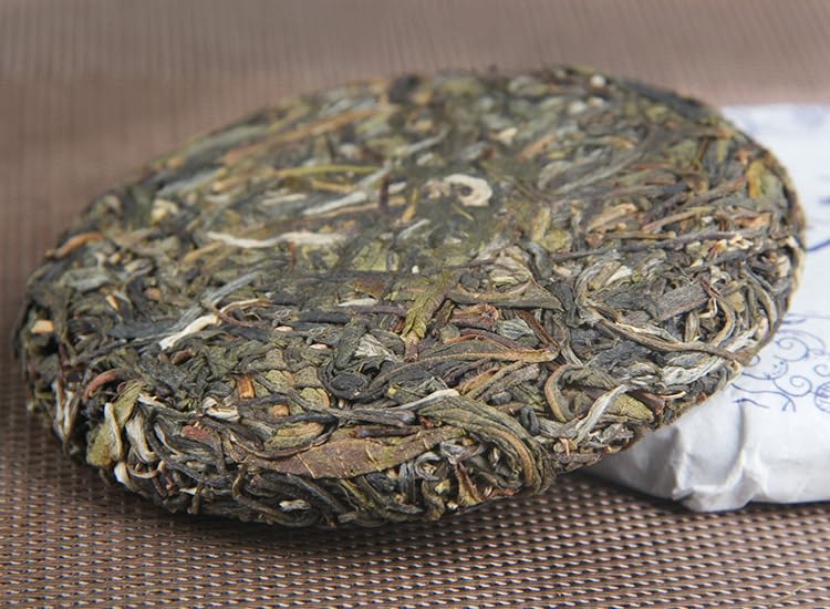 Yunnan Menghai Tea District Sun-dried Green Old Ancient Tree Raw Materials Tightly Pressed Puerh Raw Tea Cakes 100g Green Tea 云南勐海茶区贺开晒青老古树原料紧压普洱生茶饼100g