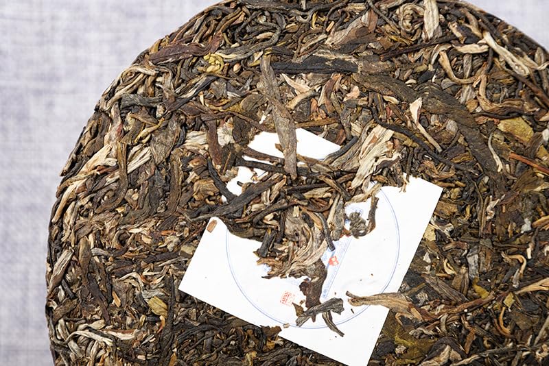 Natural and additive-free Yunnan Tea Old Banzhang Raw Cake Puerh Tea 357g Chinese Green tea 老班章生饼 普洱茶生茶 357g七子饼茶 