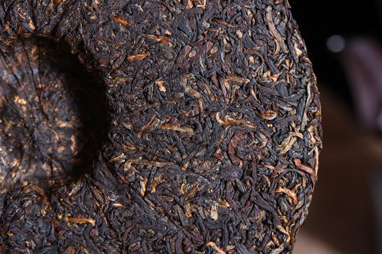 Natural and Additive-free Pu'er Yunnan Dian Hong Tea Spring Tea 357g Organic Yunnan Sun-dried Black Tea Cake Tea Ancient Tree Tea 普洱茶 云南滇红茶 春茶 357g云南晒红茶茶饼茶叶饼茶古树茶