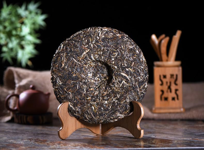 Natural and additive-free Puerh Tea Yiwu Ancient Tree 357g Puerh Tea Raw Tea Green Tea Yunnan Menghai Flavour 普洱茶易武春尖古树 普洱茶生茶