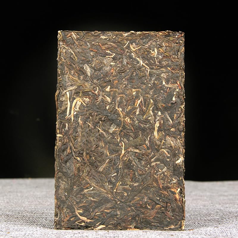 Yunnan Natural and Additive-free Puerh Tea Yiwu High Stick Blue Seal Ancient Tree Puerh Tea Raw Tea Brick Tea 250g Green Tea 易武高杆蓝印云南古树普洱茶生茶砖茶叶250g