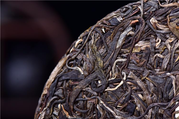 Premium Yiwu Zhengshan Early Spring Puerh Tea 357g Natural and additive-free Big Tree Tea Cake Yunnan Qizi Cake Tea 易武正山早春 普洱茶生茶357克大树茶饼