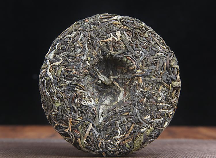 Yunnan Menghai Tea District Sun-dried Green Old Ancient Tree Raw Materials Tightly Pressed Puerh Raw Tea Cakes 100g Green Tea 云南勐海茶区贺开晒青老古树原料紧压普洱生茶饼100g