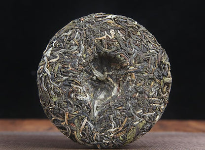 Yunnan Menghai Tea District Sun-dried Green Old Ancient Tree Raw Materials Tightly Pressed Puerh Raw Tea Cakes 100g Green Tea 云南勐海茶区贺开晒青老古树原料紧压普洱生茶饼100g