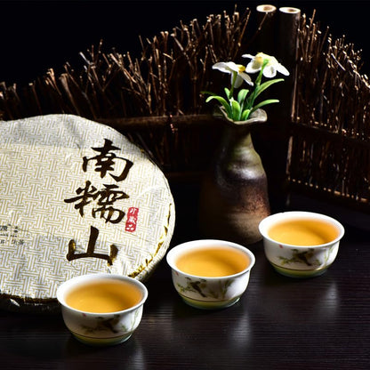 Yunnan Puerh Tea Organic Puerh Raw Tea Green Tea Puerh Tea Cake 357g / 12.59oz Deliciously Smooth Nannuo Mountain First Spring Qiao Mu Tea 云南普洱茶 普洱生茶 南糯山头春乔木茶