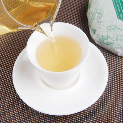 Natural and Additive-free Puerh Tea Raw Tea Cake Premium Brown Mountain Puerh Round Tea Raw Cake 100g Green Tea 普洱茶生茶饼茶布朗山普洱七子饼圆茶生饼100克