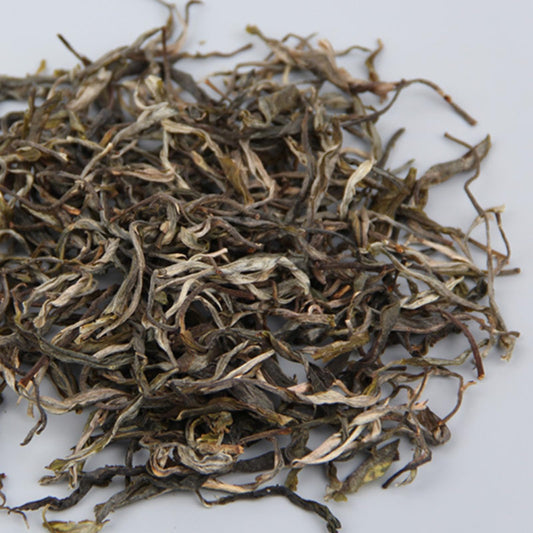 Natural and Additive-free Puerh Tea Bangdong Pure Material Sun Green Raw Tea Pre-ming Dynasty Ancient Tree Spring Tea Honey Scent 500g Green Tea 普洱茶 邦东纯料晒青生茶明前古树春茶 蜜香 500g