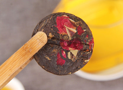 Natural and Additive-free Rose Black Tea Small Tuo Tea Cake Yunnan Dian Hong Tea 500g Sweet Honey Rose Tea Small Jade Cake Flower Black Tea 玫瑰红茶小沱茶饼云南滇红茶叶