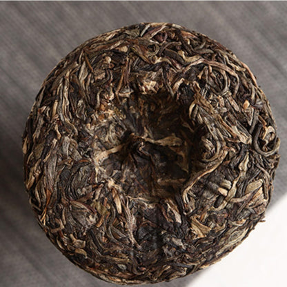 Natural and Additive-free Pu'er Tea Lexingxiang 100g Iceland Spring Tea for Travelling and Office Use (Mooncake Shape) Raw Tea Green Tea 普洱茶100克冰岛 明前春茶旅游办公用茶（月饼形状）