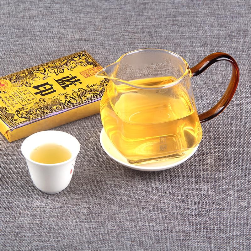 Natural and Additive-free Puerh Tea Yiwu High Stick Blue Seal Yunnan Ancient Tree Puerh Tea Raw Tea Brick Tea 250g Green Tea 易武高杆蓝印云南古树普洱茶生茶砖茶叶250g