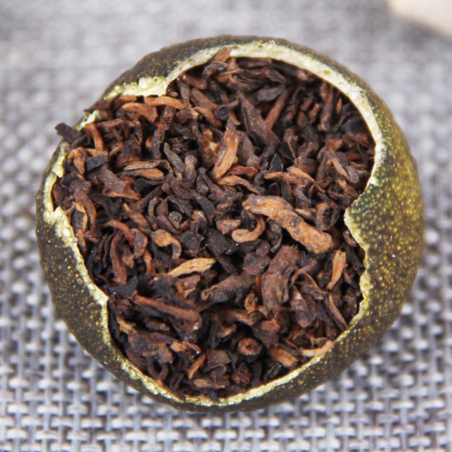 Natural and additive-free XiaoqingGan Tangerine Tangerine 100g Palace Puerh Tea Citrus Puerh Tea Xinhui Chen Pi Ripe Tea Black tea 小青柑橘普柑橘 宫廷普洱茶 柑普茶新会陈皮熟茶100g