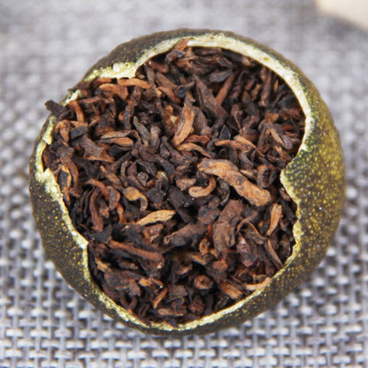 Natural and additive-free XiaoqingGan Tangerine Tangerine 100g Palace Puerh Tea Citrus Puerh Tea Xinhui Chen Pi Ripe Tea Black tea 小青柑橘普柑橘 宫廷普洱茶 柑普茶新会陈皮熟茶100g