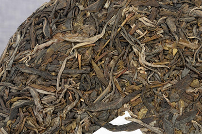 Premium Yunnan Puerh Tea Raw Tea Cake Yiwu Bent Bow Pre-Ming Spring Tea 357g Orchid Fragrance Tea Cake Healthful Choice of Green Tea  普洱茶生茶饼易武弯弓明前春茶 357g兰香茶饼