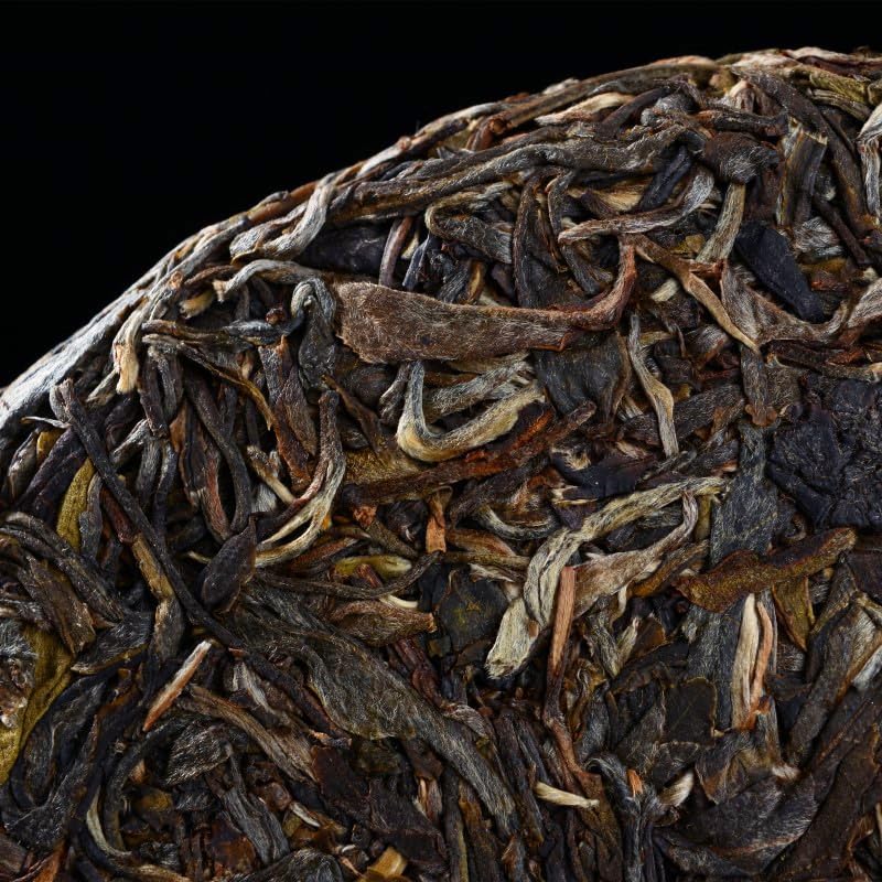 Natural and additive-free Yunnan Puerh Tea Puerh Raw Tea 357g Nannuo Mountain Big Tree Tea Healthy and Delicious Green tea 云南普洱茶 普洱生茶 南糯山大树茶