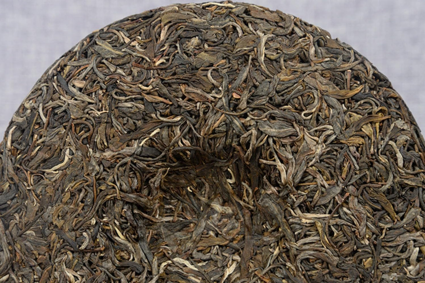 Premium Yunnan Puerh Tea Raw Tea Cake Yiwu Bent Bow Pre-Ming Spring Tea 357g Orchid Fragrance Tea Cake Healthful Choice of Green Tea  普洱茶生茶饼易武弯弓明前春茶 357g兰香茶饼