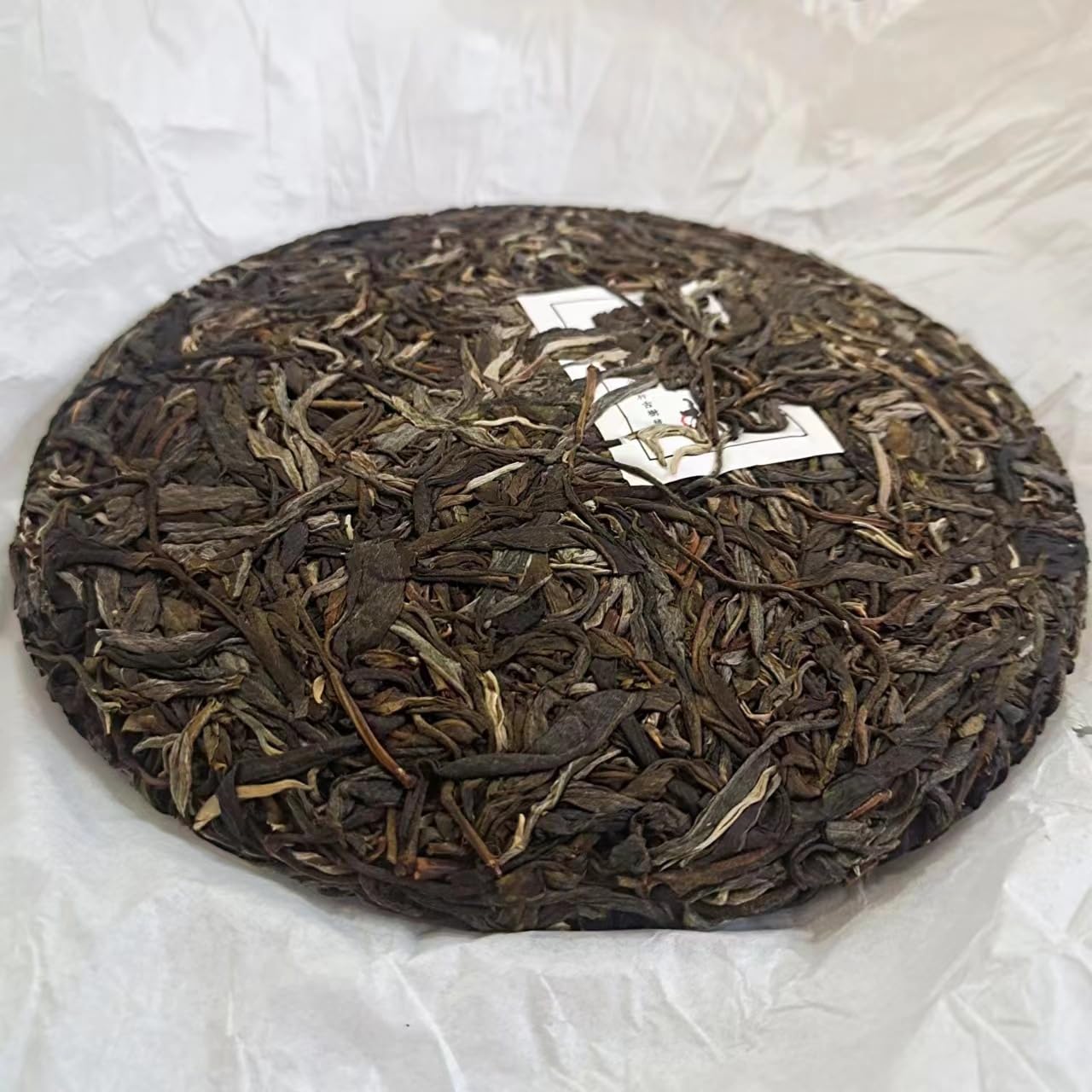 Natural and Additive-free Yunnan Puerh Tea Raw Tea Yiwu High Pole Ancient Tree Raw Tea Green Tea 357g Deliciously Smooth Puerh Tea 云南易武高杆古树生茶 七子饼357克