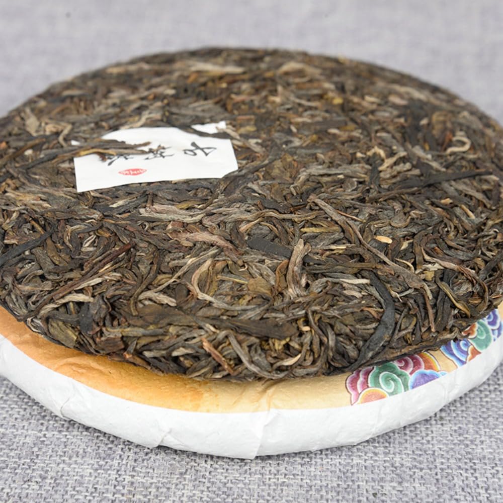 Premium Yunnan Puerh Tea Raw Tea Cake Yiwu Bent Bow Pre-Ming Spring Tea 357g Orchid Fragrance Tea Cake Healthful Choice of Green Tea  普洱茶生茶饼易武弯弓明前春茶 357g兰香茶饼