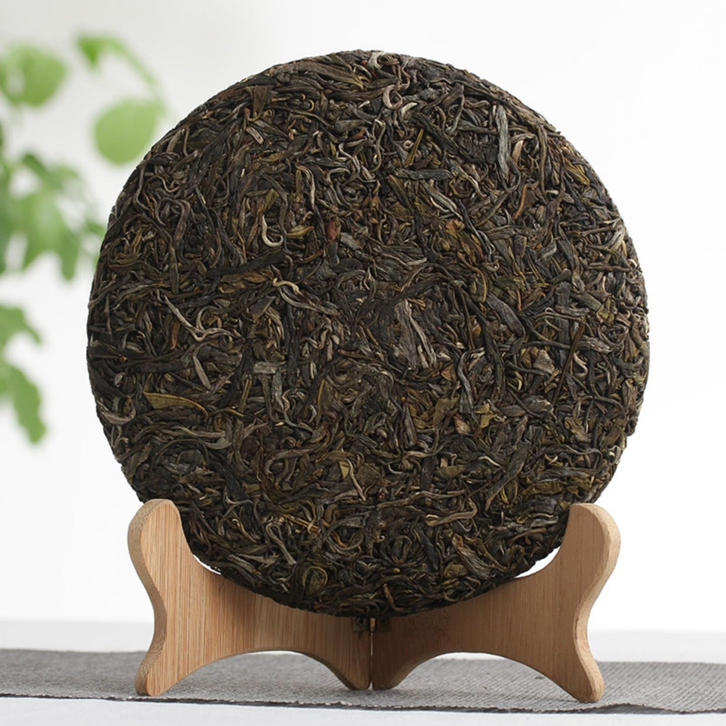 Yunnan Natural and additive-free Puerh Tea Banzhang Green Cake Big Tree Old Tree Puerh Raw Cake 357g Qizi Cake Raw Tea 云南普洱茶 班章青饼 大树 老树普洱生饼 357克