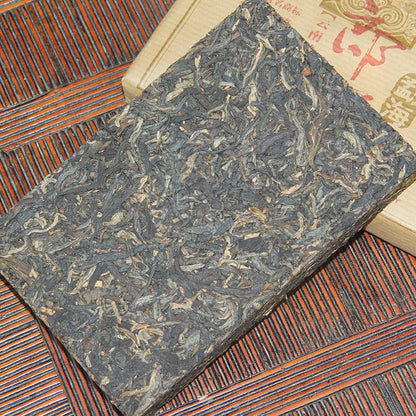 Natural and Additive-free Premium Pu-erh Tea Chen Xiang Puerh Tea Raw Tea 250g Old Brick Tea Factory Menghai Raw Tea Brick 陈香普洱茶生茶苗王老砖茶茶厂勐海生砖 250克