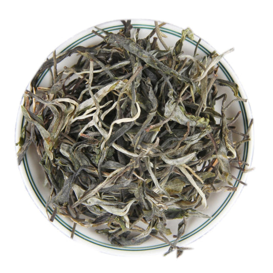 Natural and Additive-free Yunnan Lincang Iceland Around The Large Tree Tea 500g Spring Tea Loose Leaf Puerh Tea Raw Tea Loose Tea 云南临沧冰岛周边大树茶春茶普洱茶生茶