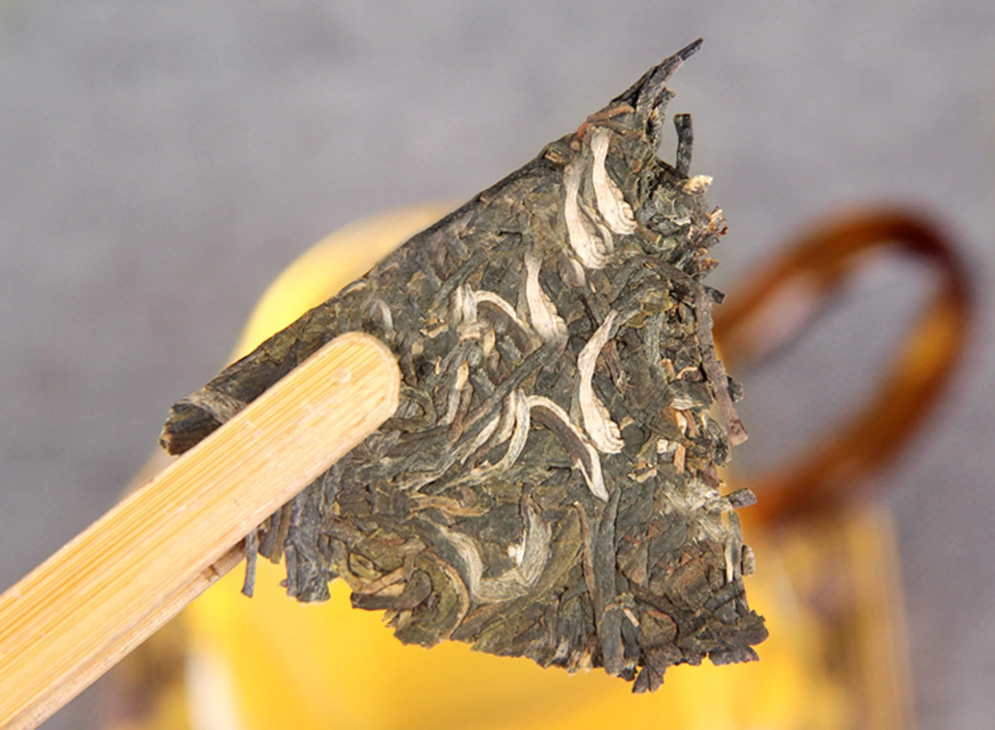 Yunnan Natural and Additive-free Puerh Tea Yiwu High Stick Blue Seal Ancient Tree Puerh Tea Raw Tea Brick Tea 250g Green Tea 易武高杆蓝印云南古树普洱茶生茶砖茶叶250g