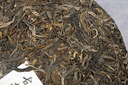 Premium Yunnan Puerh Tea Raw Tea Cake Yiwu Bent Bow Pre-Ming Spring Tea 357g Orchid Fragrance Tea Cake Healthful Choice of Green Tea  普洱茶生茶饼易武弯弓明前春茶 357g兰香茶饼