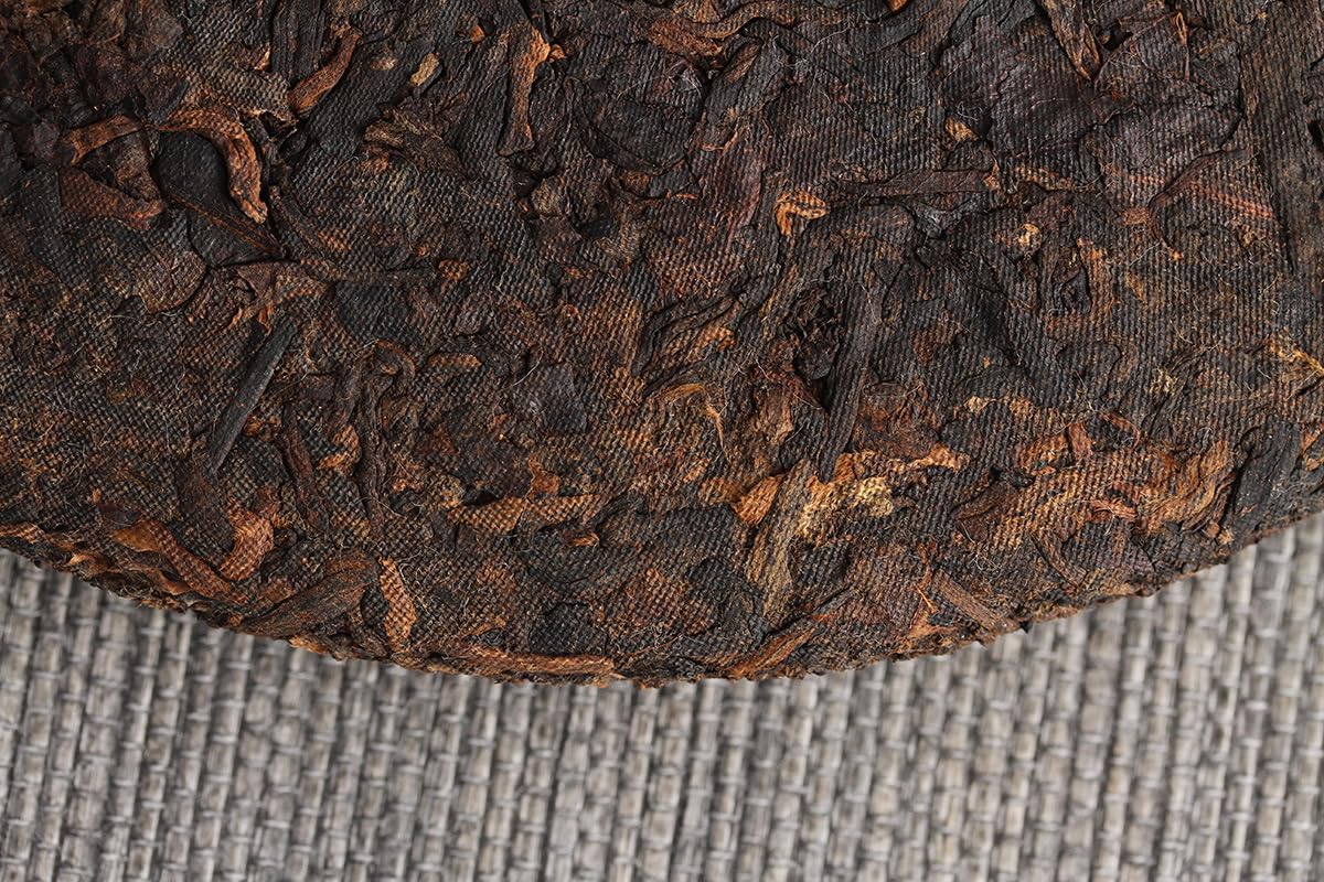 Natural Without Additives Puerh Tea Puerh Tea 357g Old Puerh Ripe Tea Dry Warehouse Ripe Tea Menghai Flavor Yunnan Qizi Cake  普洱茶 357克老普洱熟茶 干仓熟茶 勐海味