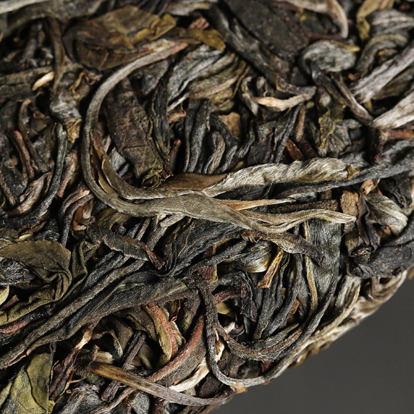 Yunnan Natural and Additive-free Puerh Tea Banzhang One Leaf Old Tree Puerh Raw Cake 357g Qizi Cake Tea Raw Tea, Chinese Green Tea 云南普洱茶 班章壹叶老树普洱生饼 357克七子饼茶