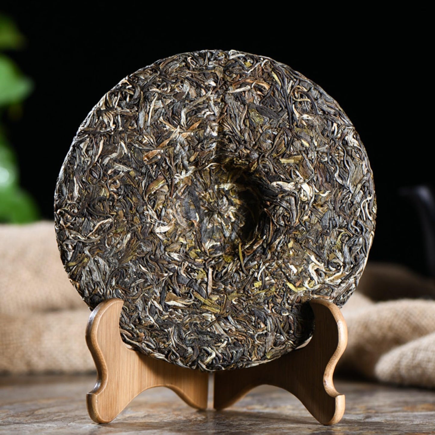 Premium Puerh Tea Organic Raw Tea Old Man'e 357g Big Tree Tea Puerh Tea Cake Ancient Tree Tea Deliciously Smooth Green Tea 普洱茶 生茶老曼峨 357克大树茶普洱茶饼古树茶