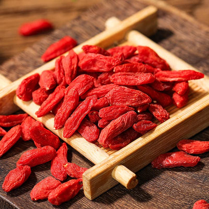 Goji Berries 300g Goji Canned 10.58oz Goji Berries Herbal Tea with Black Goji Gui Yuan Red Date 枸杞子300g罐装