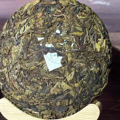 Organic Pu-erh Tea Spring Tea Iceland Ancient Tree Gold Leaf Puerh Tea Raw Tea Cake 357g Yunnan Qizi Cake Tea Natural Chinese Tea 冰岛地界古树黄金叶普洱茶生茶饼