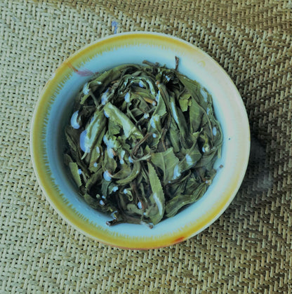 Da Xueshan Pu'er Tea 100g Ling Long Ji Xiang Ancient Tree Pu'er Raw Tea Mengku Ling Long Tea Cake